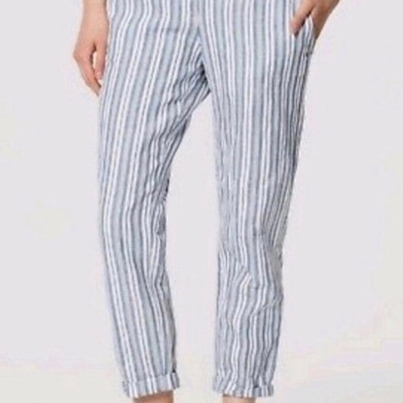 LOFT Pants - ANN TAYLOR LOFT BLUE AND WHITE STRIPED CROP 🔴